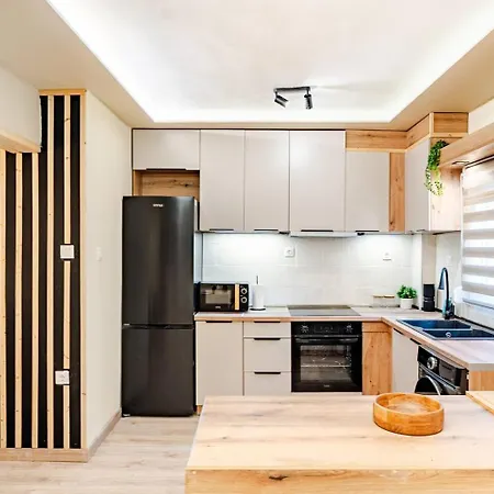 Apartment Hidden Gem - Sunny Backyard - 120m2 - 1gbps - Jk 7towers