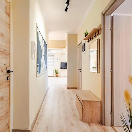 Apartment Hidden Gem - Sunny Backyard - 120m2 - 1gbps - Jk 7towers